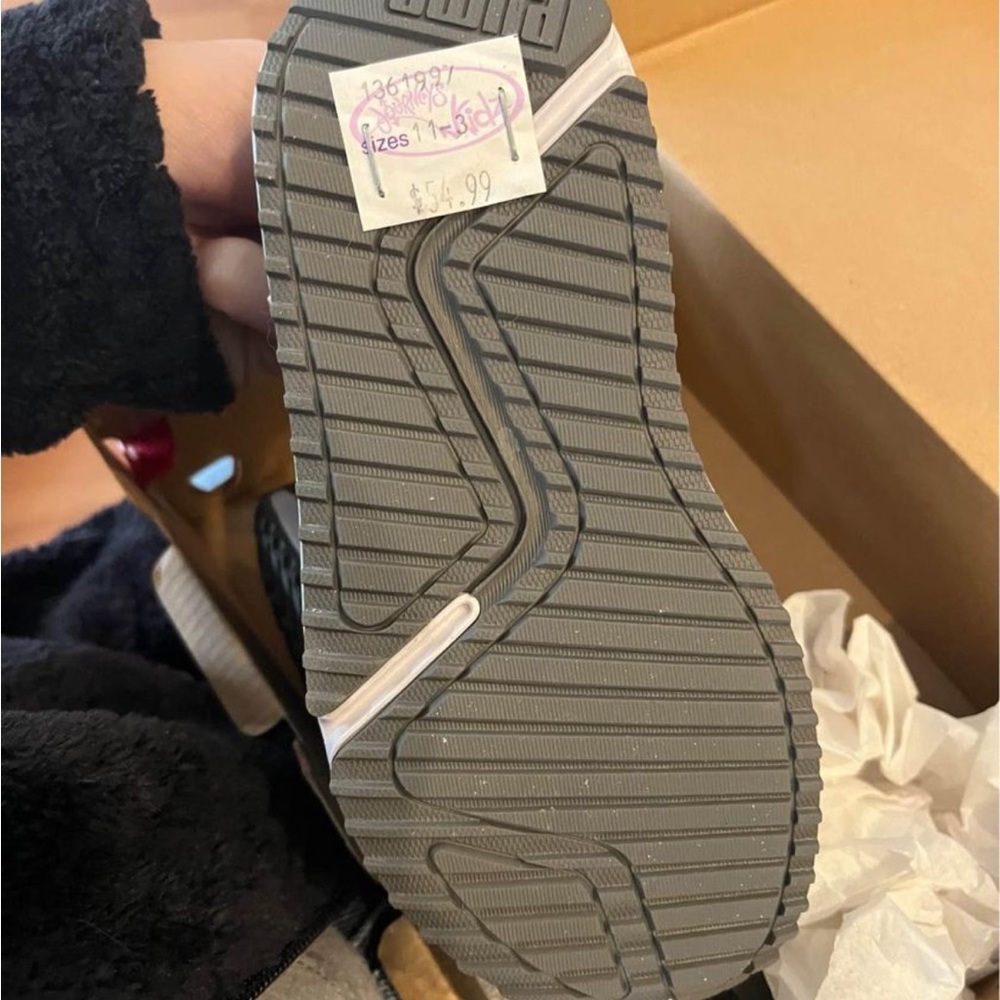 Boys Puma Sneakers - Picture 4 of 5